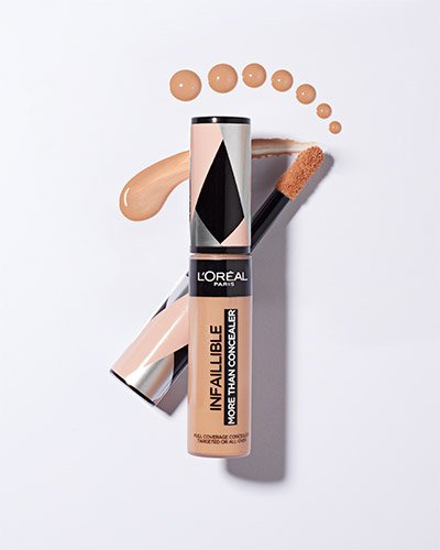 Maquillaje facial Oap Flatlay del corrector More than Concealer Infallible